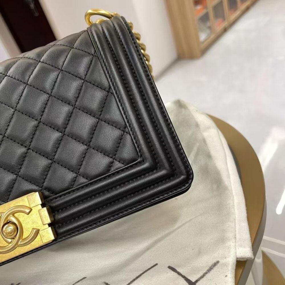 Chanel Women Pre-Loved Bag Very Good Condition - Picture 3 of 9